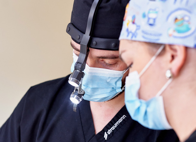 https://www.medway.pt/upload/files/outros-tratamentos-colocar-implantes-dentarios-sera-que-o-preco-compensa-medway.jpg